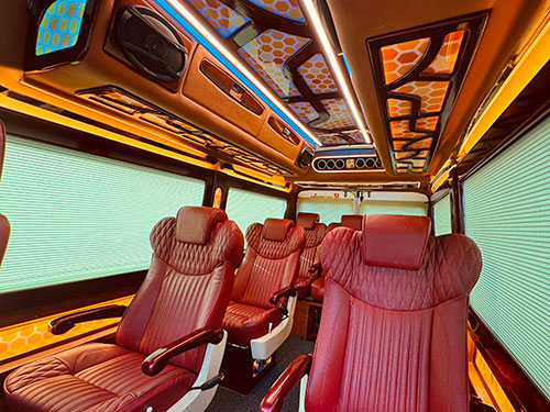 8 seater luxury tempo traveller in kochi